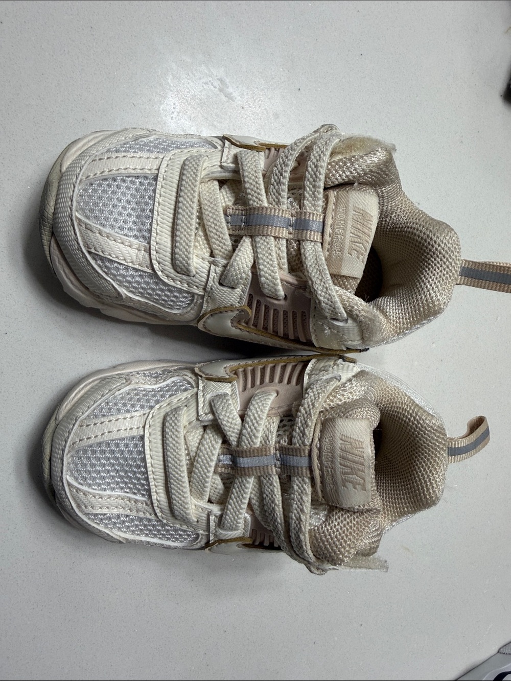 Nike Vomero 5 in Pale Ivory